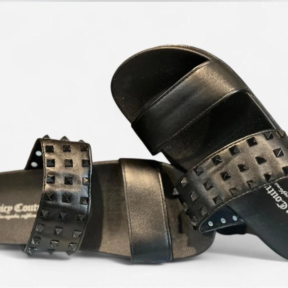 NWOB Juicy Couture Black Studded Sandals - Picture 3 of 3